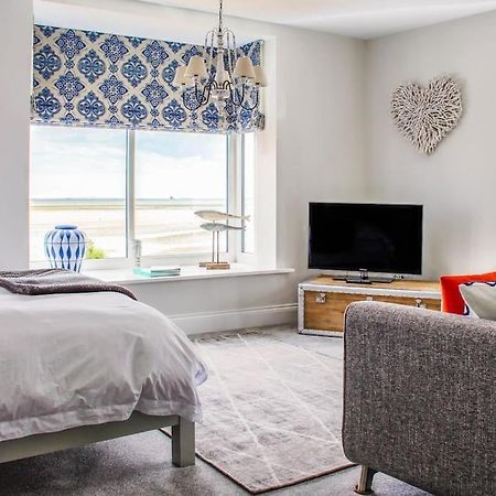 Seafront Apartment With Stunning Views Cleethorpes Bagian luar foto