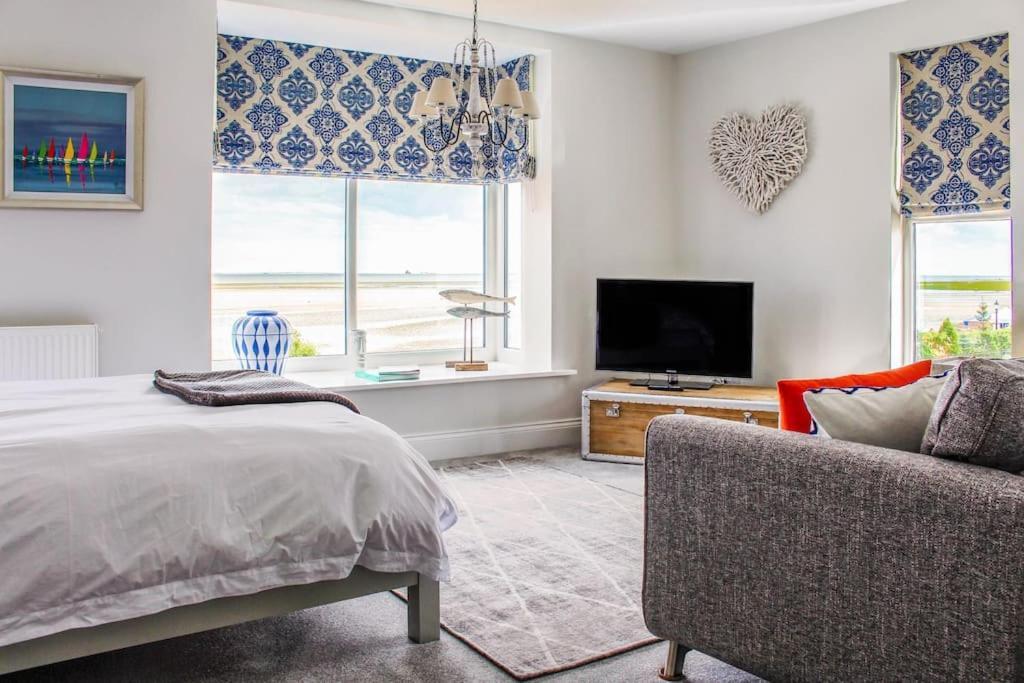 Seafront Apartment With Stunning Views Cleethorpes Bagian luar foto