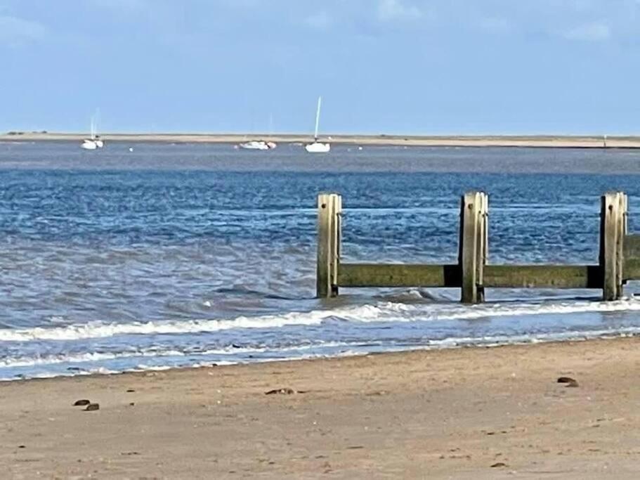 Seafront Apartment With Stunning Views Cleethorpes Bagian luar foto