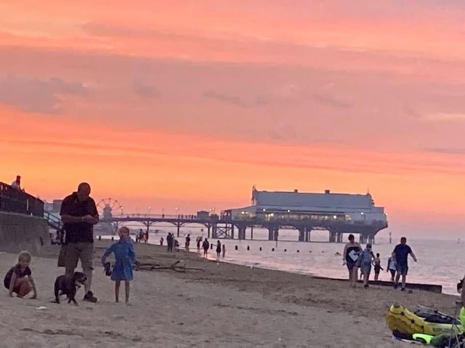 Seafront Apartment With Stunning Views Cleethorpes Bagian luar foto